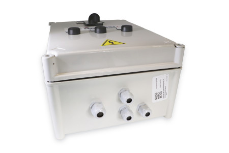 Coffret de commande pour 3 treuils électriques